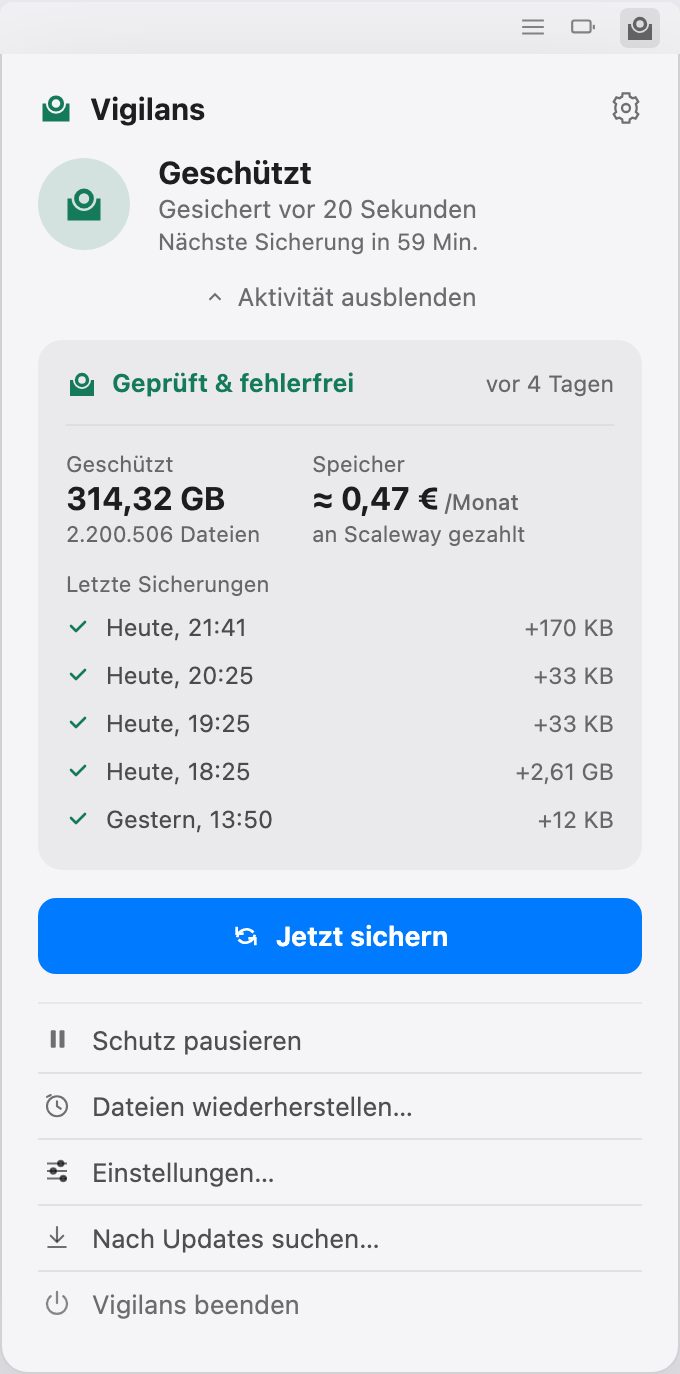 Das erweiterte Vigilans-Popover mit zwei Zahlen nebeneinander: 314,32 GB geschützt über 2.200.506 Dateien und Speicherkosten von geschätzt 0,47 € pro Monat, an Scaleway gezahlt — abgerechnet wird der deduplizierte, komprimierte Bucket, nicht die geschützte Datenmenge — darüber eine fehlerfreie Integritätsprüfung und eine Liste der letzten Backups